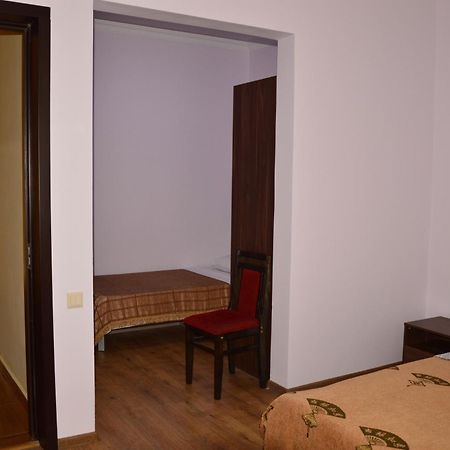 Golden Fleece Hotel Уреки Стая снимка