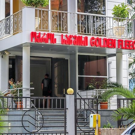 Golden Fleece Hotel Уреки Екстериор снимка