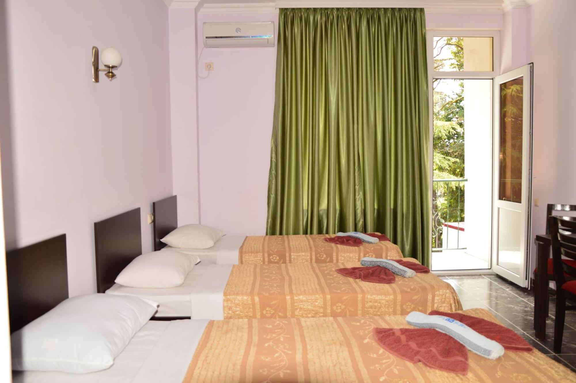 Golden Fleece Hotel Уреки Стая снимка
