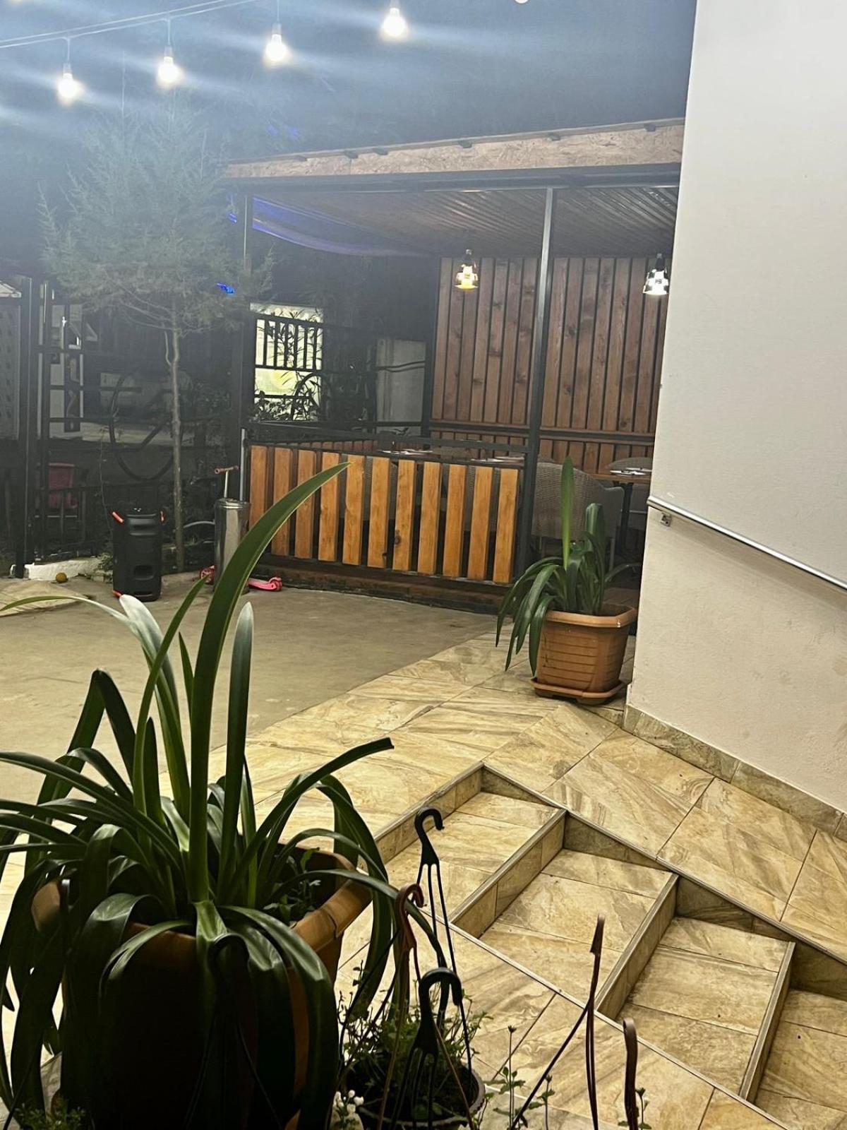 Golden Fleece Hotel Уреки Екстериор снимка