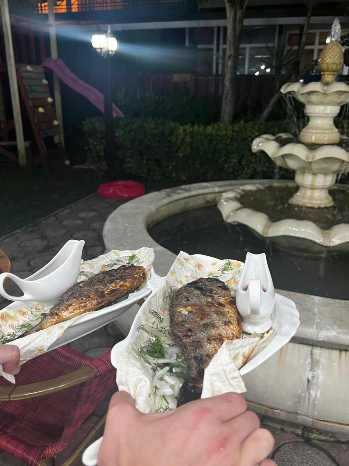 Golden Fleece Hotel Уреки Екстериор снимка