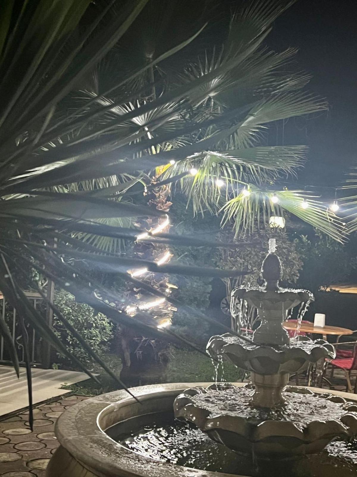 Golden Fleece Hotel Уреки Екстериор снимка