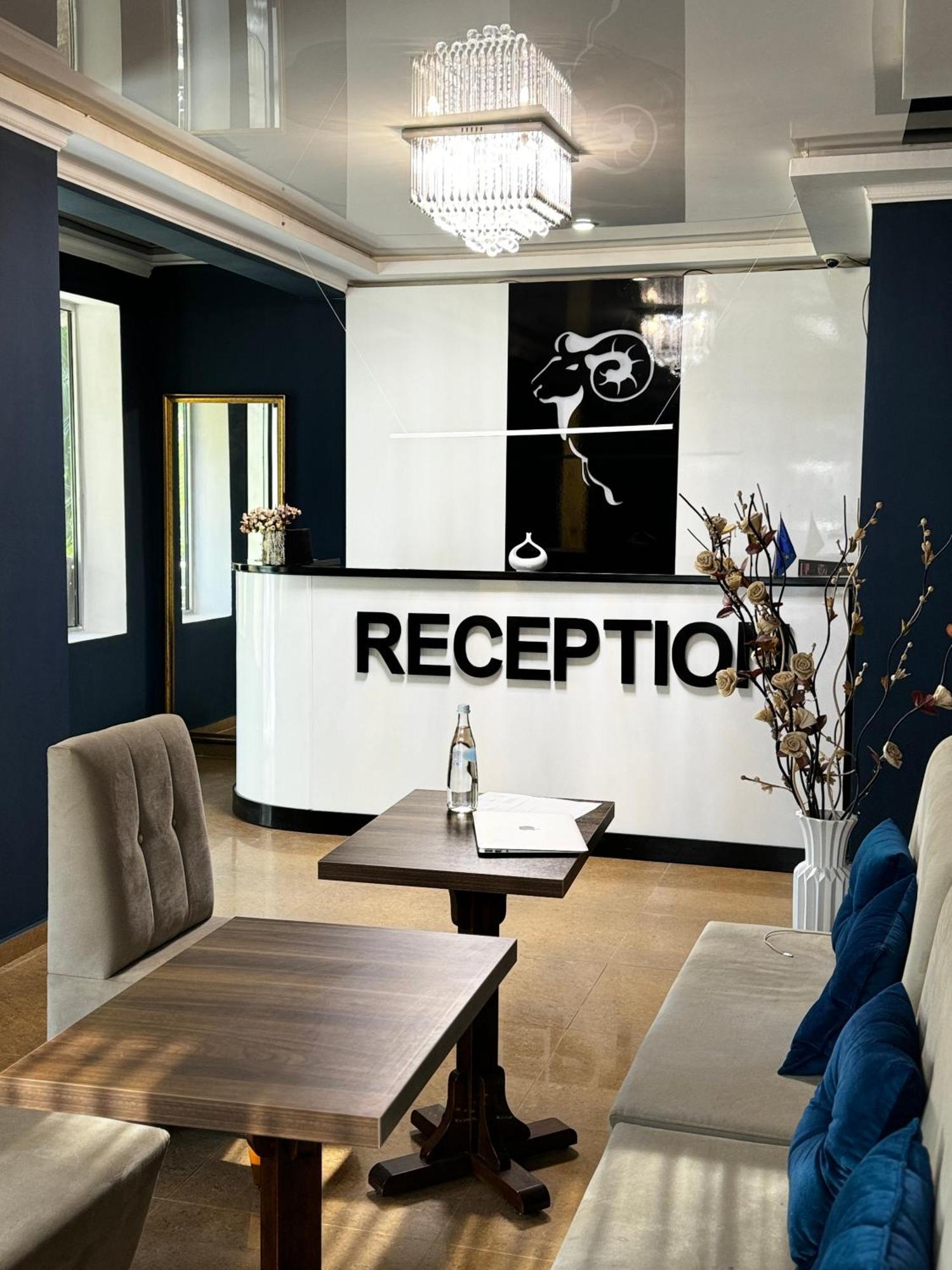 Golden Fleece Hotel Уреки Екстериор снимка