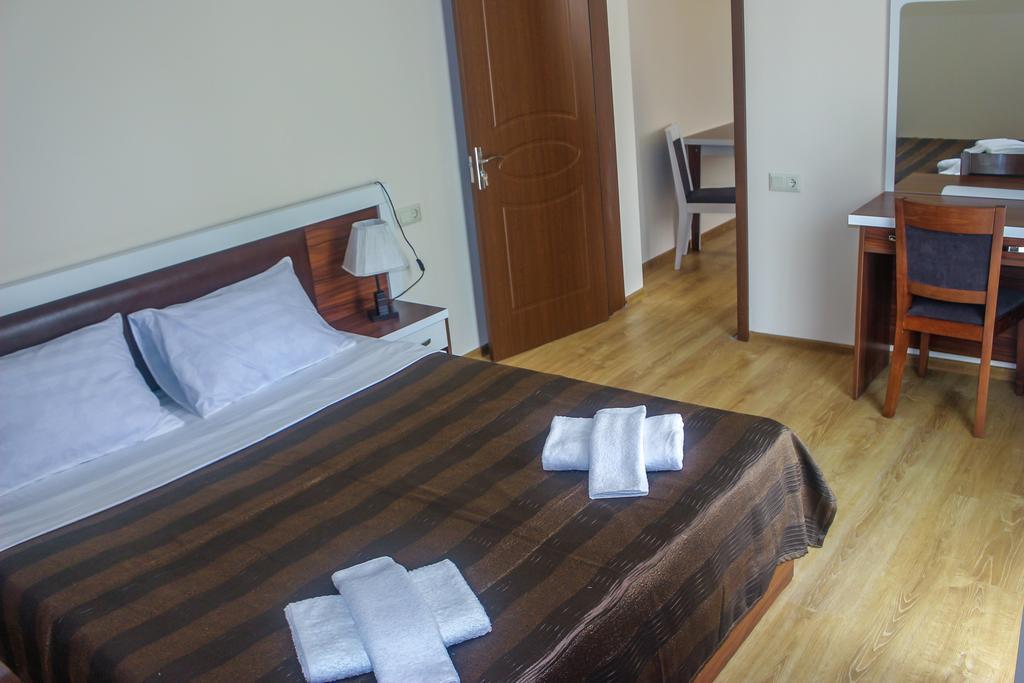 Golden Fleece Hotel Уреки Екстериор снимка