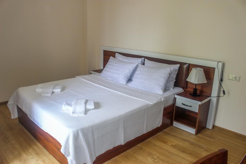 Golden Fleece Hotel Уреки Екстериор снимка