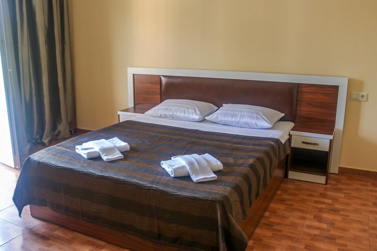 Golden Fleece Hotel Уреки Екстериор снимка
