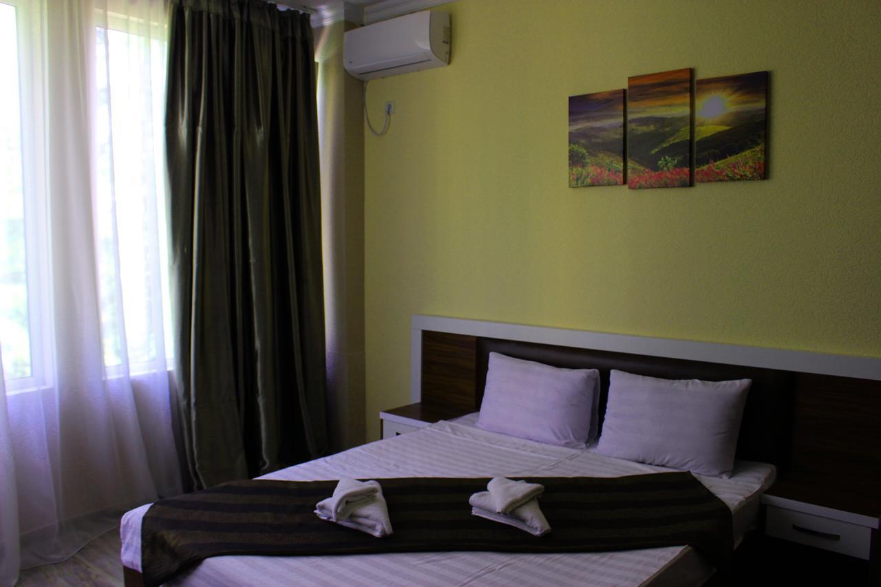 Golden Fleece Hotel Уреки Екстериор снимка